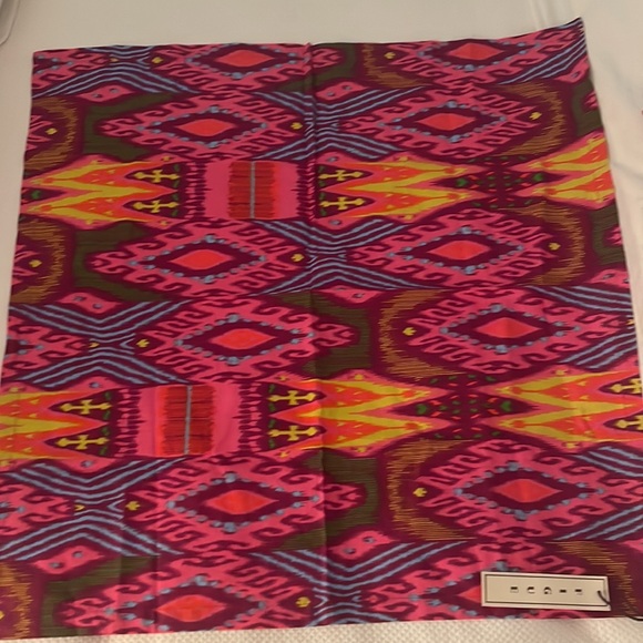 NWT 4 fabulous Figue dinner napkins - Picture 4 of 4